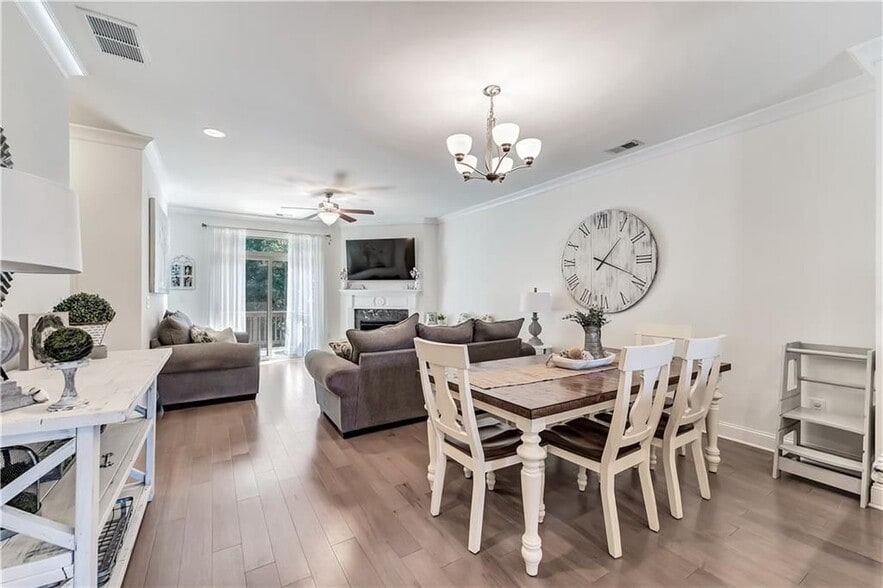 Building Photo - 7940 Willoughby Ct