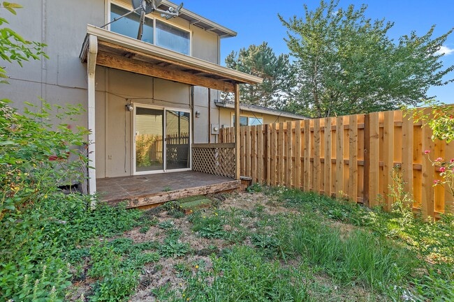 Building Photo - 325 N 29th Ave