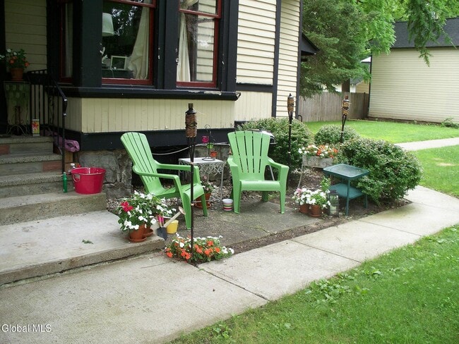 Building Photo - 8 5th Ave