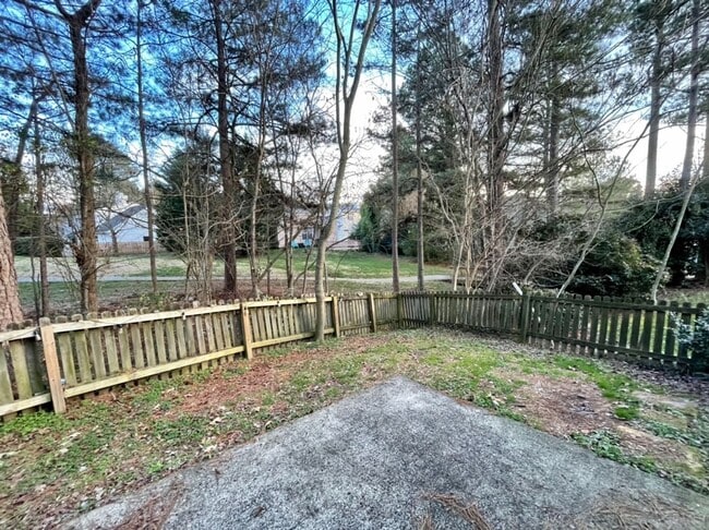 Building Photo - Charming 3 Bedroom House in Chapel Hill!