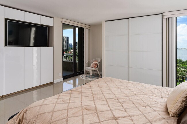 Building Photo - 5540 N Ocean Dr