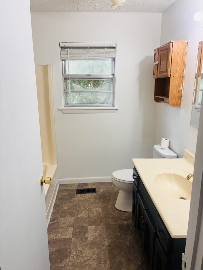 Building Photo - 168 Drum Cir