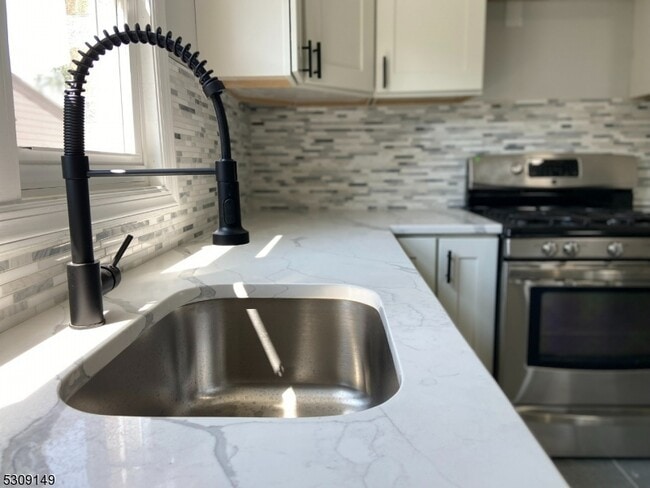 Building Photo - 905 Sanford Ave