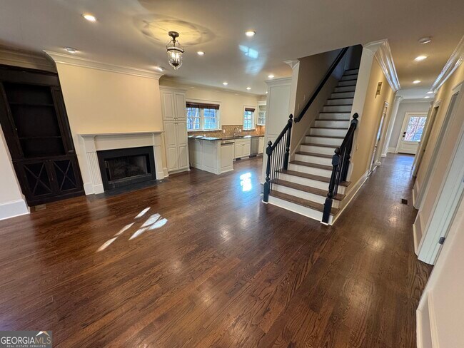 Building Photo - 1092 McLynn Ave NE