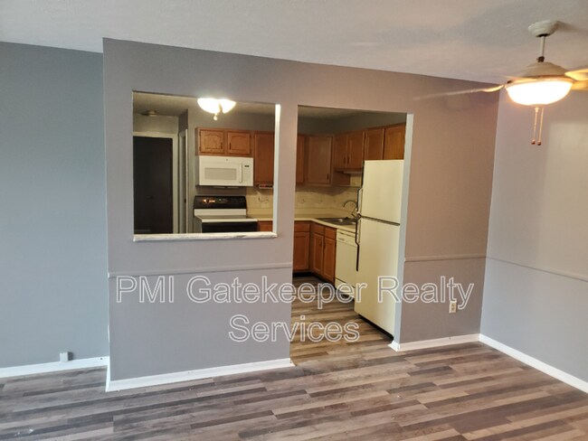 Building Photo - 7226 Creekview Dr