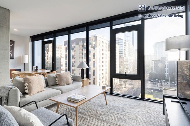 Building Photo - 704 Spring St