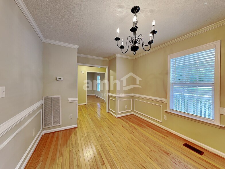 Building Photo - 104 Trailing Oak Trl