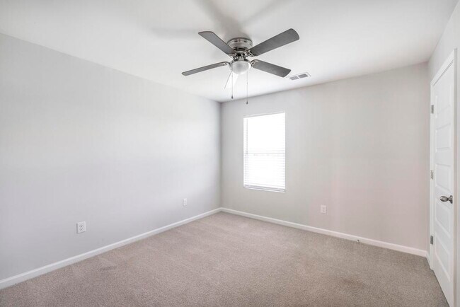 Building Photo - 200 Harrow Dr