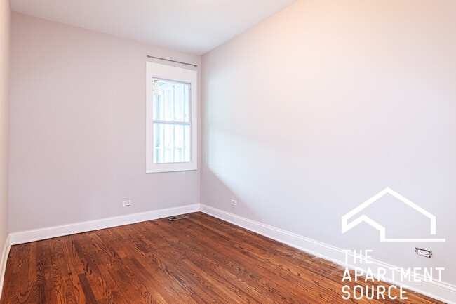 Building Photo - 2509 W Diversey Ave