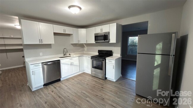 Building Photo - 2900 Edsel Pl