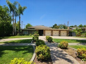 Building Photo - Exceptional Single-Story Home in Prime Upl...