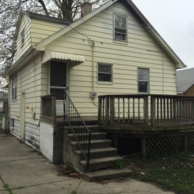 Building Photo - 3 Bedroom 1 Bath home in Hazel Park