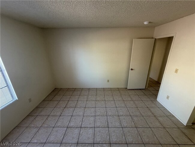 Building Photo - 4736 Nara Vista Way