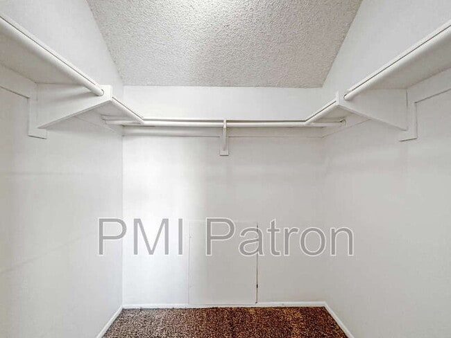 Building Photo - 8941 Mint Ave
