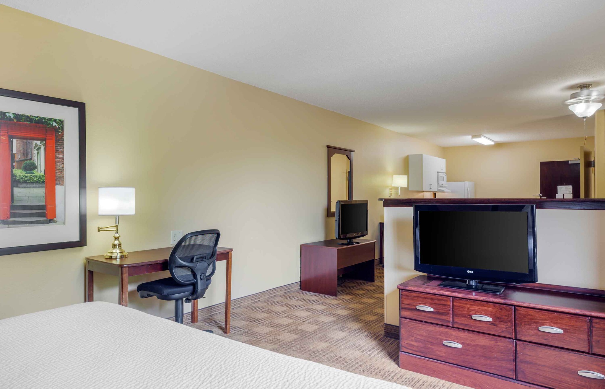 Building Photo - Furnished Studio-Chicago - Elmhurst -O'Hare