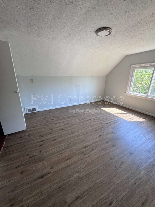 Building Photo - 2876 Hudson Dr