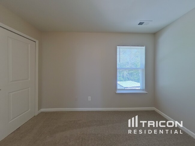 Building Photo - 408 Rook Rd