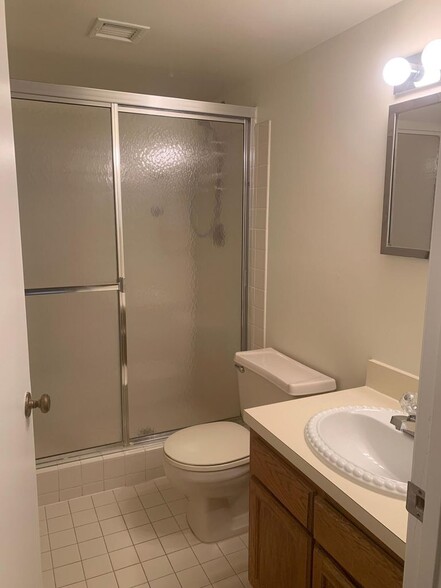 Building Photo - 9905 Pineapple Tree Dr