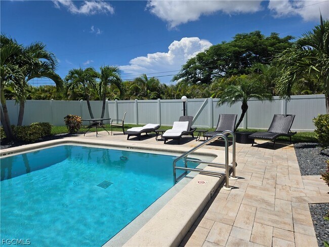 Building Photo - 1519 Cape Coral Pkwy W