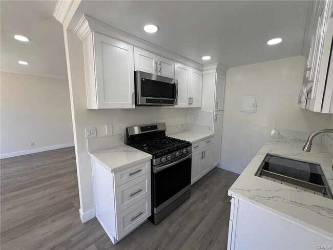 Building Photo - 12545 Cuesta Dr