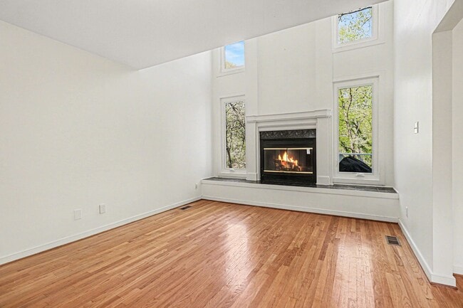 Building Photo - Large 3 Bedroom/2.5 Bathroom Home in Bon Air ***Available Early/Mid April***