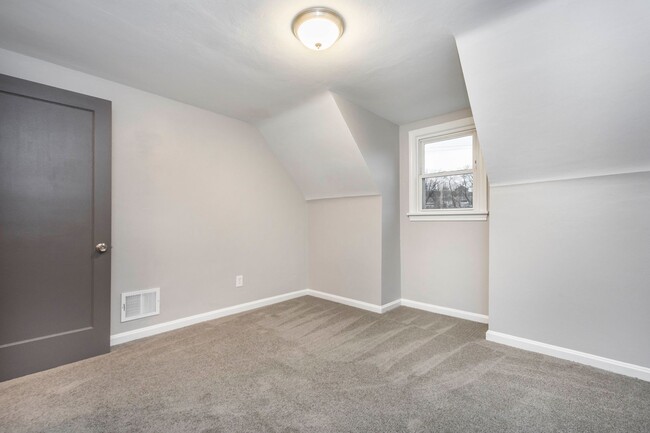 Building Photo - 2 BEDROOM BROOKLINE BEAUTY!!! with INTEGRA...