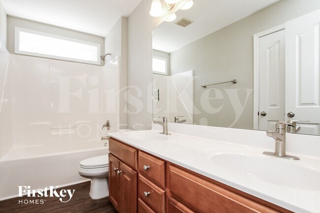 Building Photo - 813 Pinkney Pl