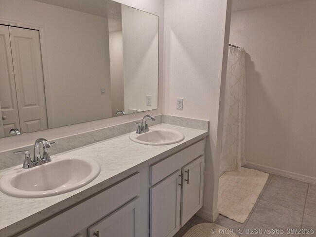 Building Photo - 2328 Bimini Ave