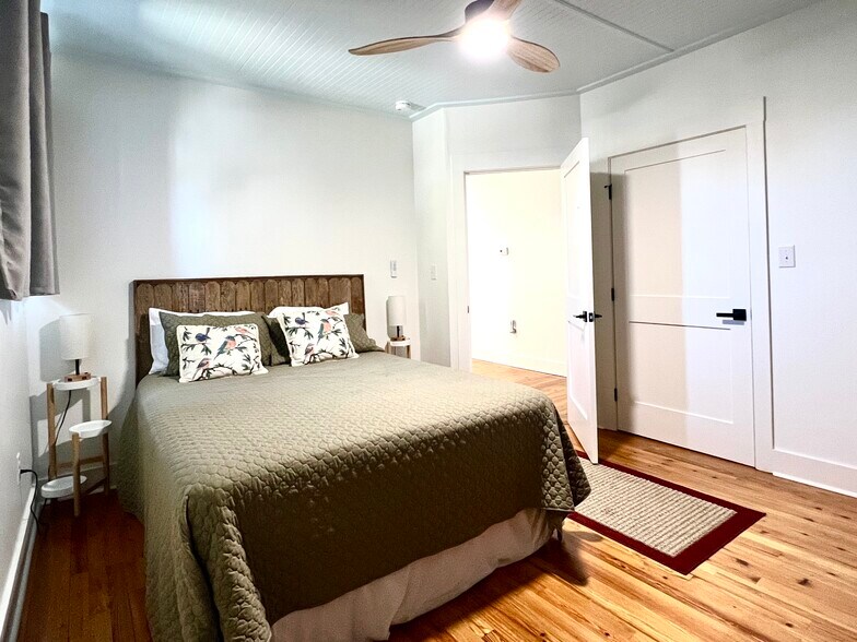 Building Photo - 201 Lovell Ave