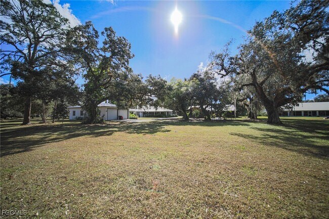 Building Photo - 1250 Riverbend Dr