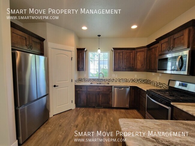 Building Photo - 9445 W Woodland Ln