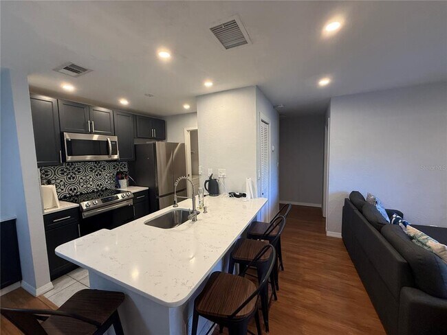 Building Photo - 1400 Gandy Blvd N