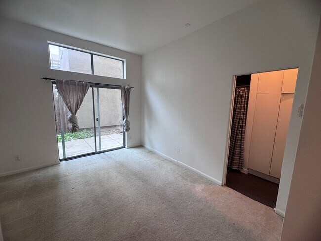 Building Photo - 2 Bedroom 2 Bathroom Home in West Sac