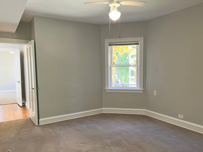 Building Photo - 8906 Ewing Ave