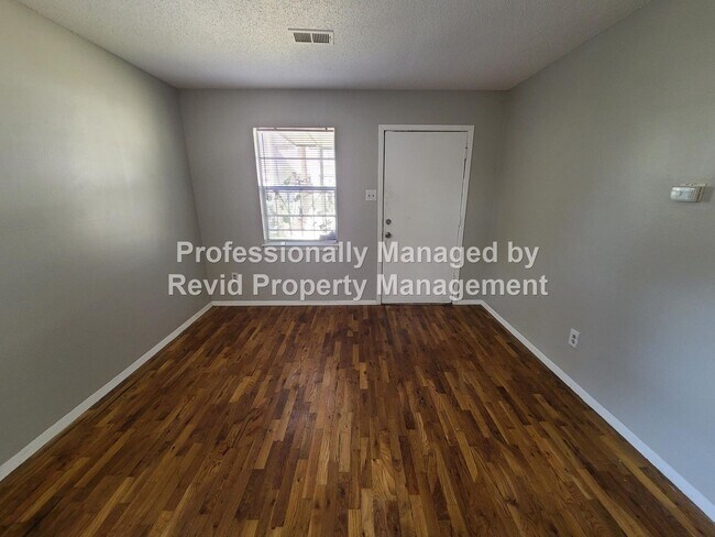 Building Photo - 4989 Wilburn Ave