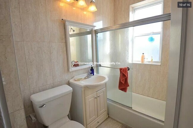 Building Photo - 69 Babcock St