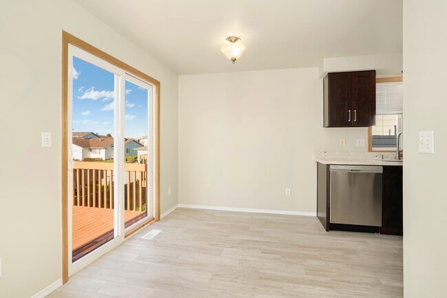 Building Photo - 4 Bedroom 1.5 Bath Home for Rent in Arlington!