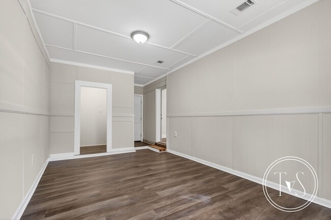 Building Photo - 109 Elm St