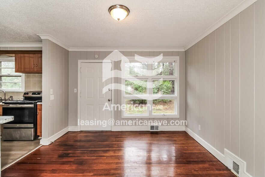 Building Photo - 2736 N Beltline Blvd