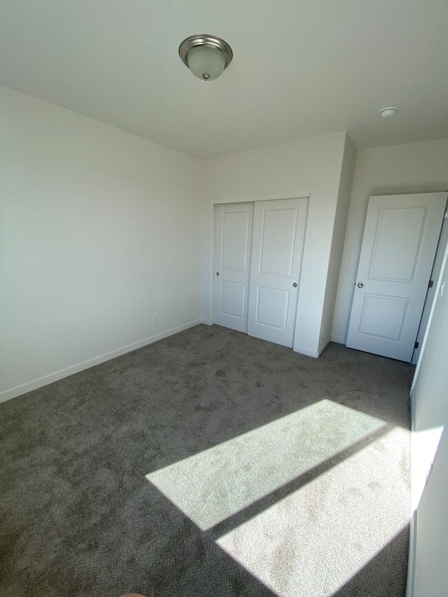 Building Photo - SINGLE FAMILY RANCHER ON ARROW LEAF (APP#146)