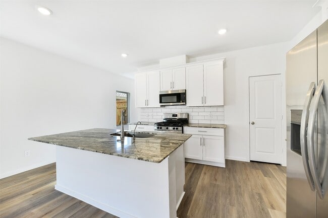 Building Photo - 3930 El Vaquero Ct