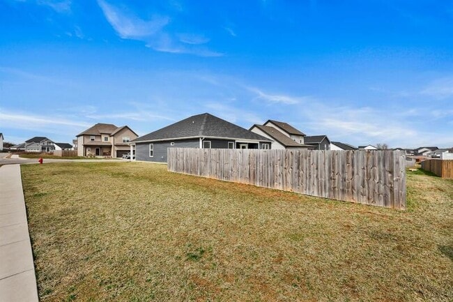 Building Photo - 441 Pomeroy Dr