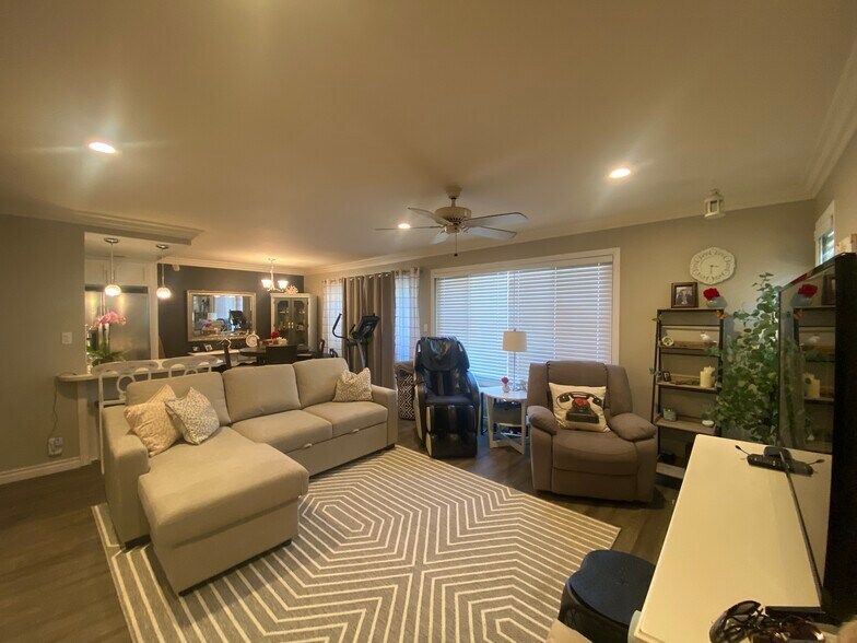 Primary Photo - 1651 S Juniper St