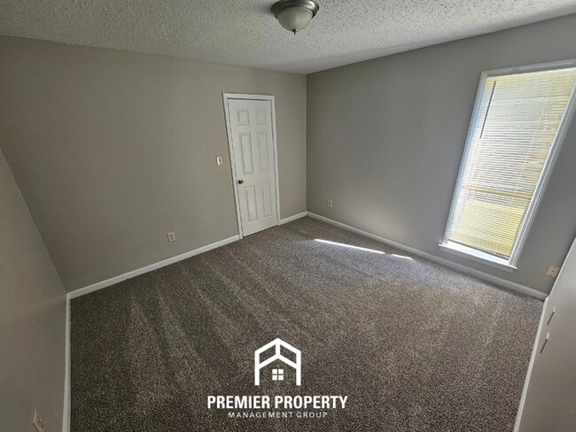 Building Photo - 3951 Silverleaf Rd