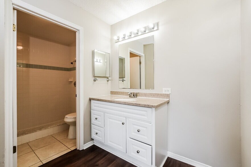 Building Photo - 2829 Talladega Dr