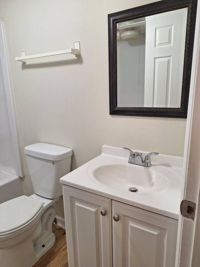 Building Photo - Country Living at its Best!!