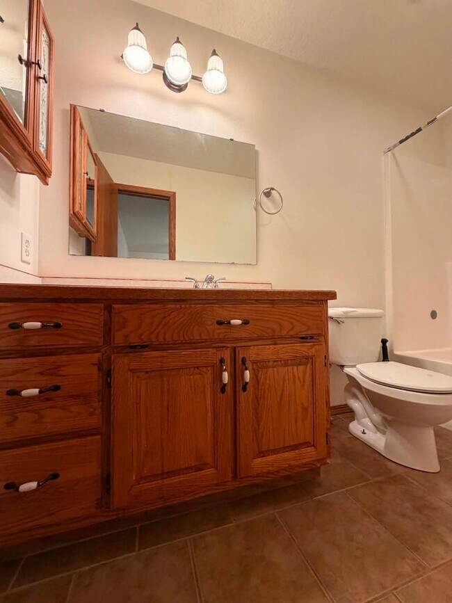 Building Photo - BEAUTIFUL 3 BEDROOM / 2 BATHROOM HOUSE WITH FENCED IN YARD, PORCH, AND SHED LOCATED CLOSE TO FREE...