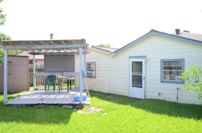 Building Photo - 10807 Emery Dr