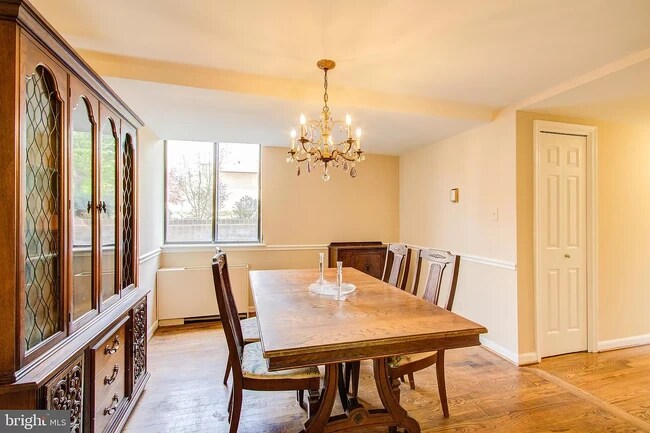Dining room (furniture to be cleared) - 118 Monroe St