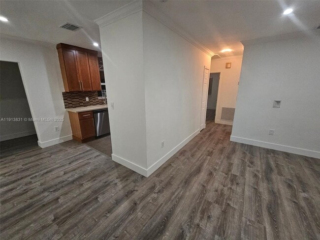 Building Photo - 425 NE 109th St